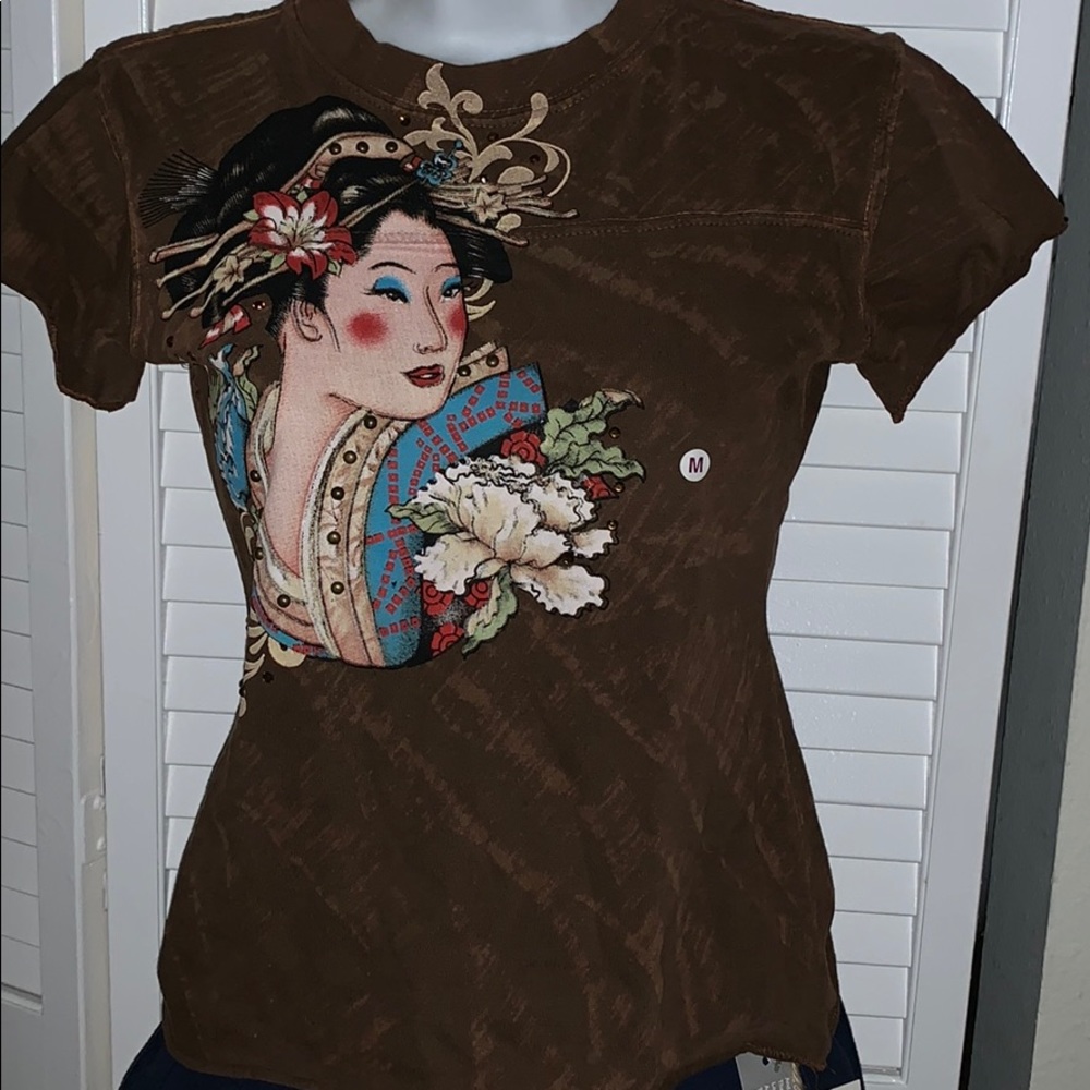 New with tags ladies t shirt
